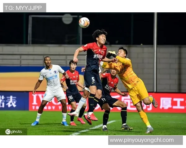 北京北控凤凰迎战大连队期待精彩对决展现足球魅力与团队精神 北京北控凤凰迎战大连队期待精彩对决展现足球魅力与团队精神